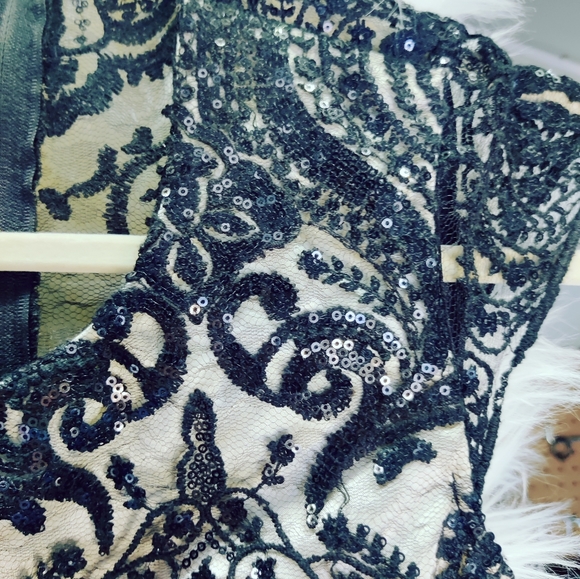 Cut-Out** Low Back** Lace & Sequin Mid Formal Gown *S* - Picture 8 of 17